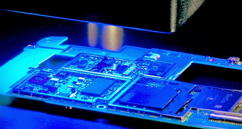 p6 curing pcb adhesive under uv light.