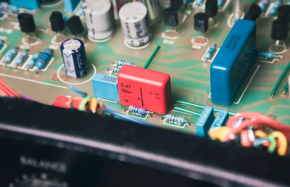 How to identify capacitor polarity marking on PCB